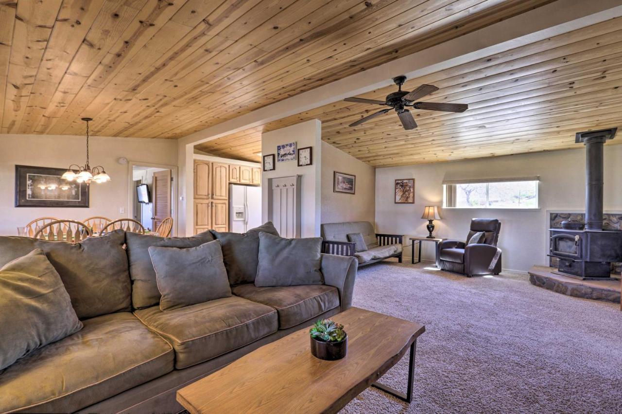Rustic Bullhead City Retreat With Porch And Views Exterior photo
