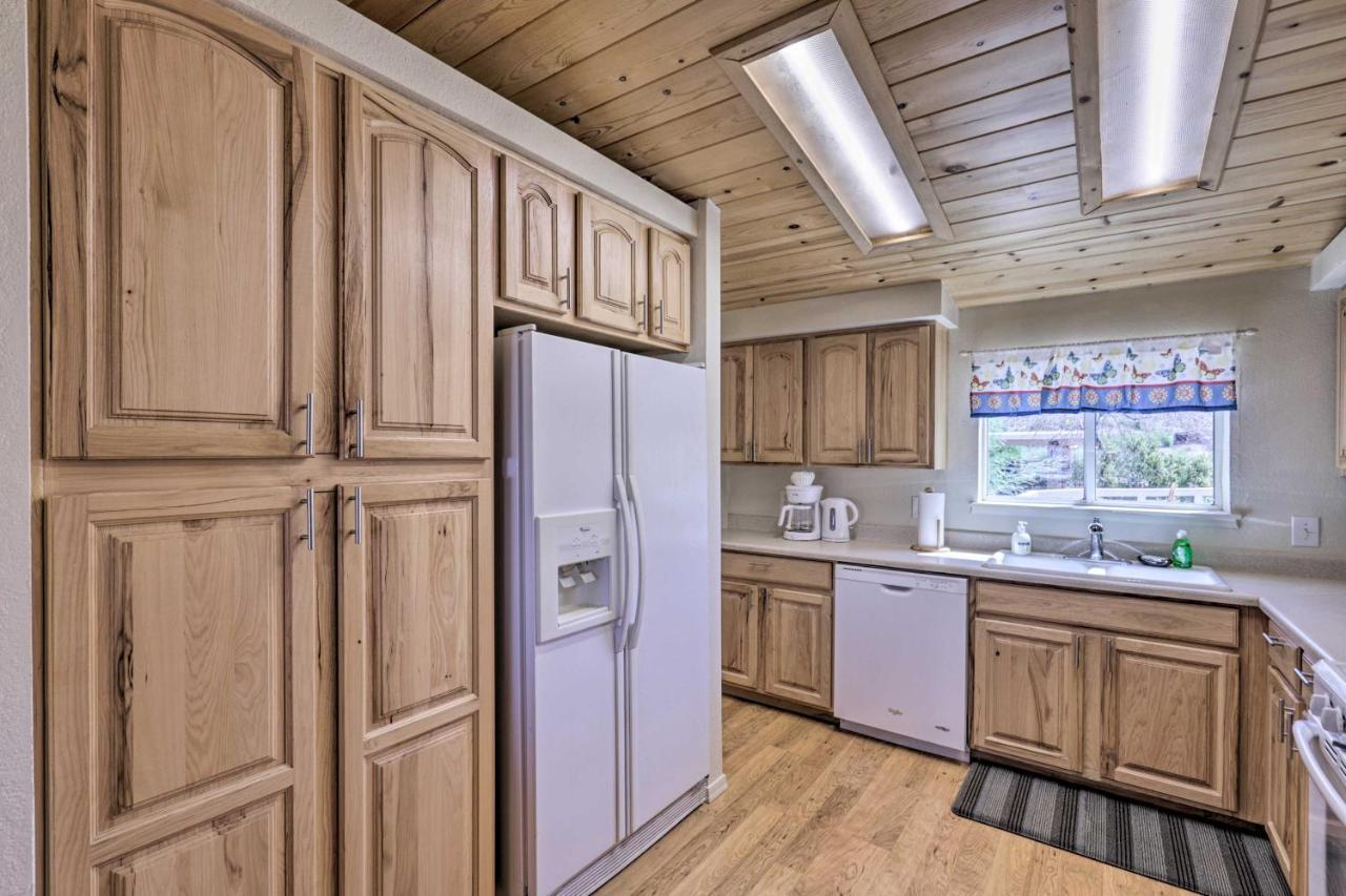Rustic Bullhead City Retreat With Porch And Views Exterior photo